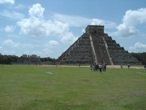 El Castillo site de Chichen Itza.