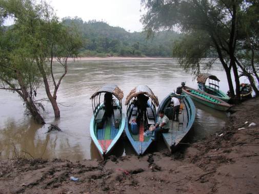 Départ en pirogue pour la frontière méxicaine.
